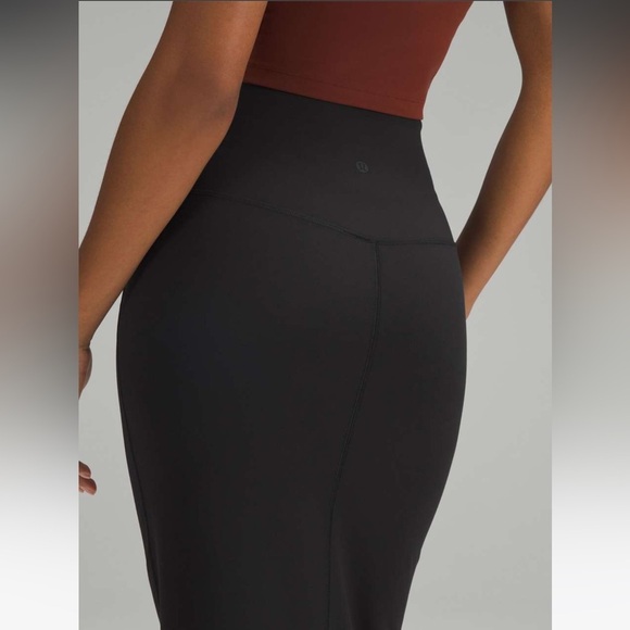 Lululemon‎ Nulu Slim-Fit High-Rise Skirt Black Size 6
NEW WITH TAGS - Picture 3 of 6